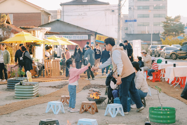  ‘밤장’  축제 모습