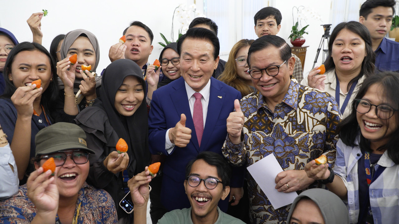 백성현 논산시장·프라모노 아눙 자카르타 주지사와의 기념촬영 모습