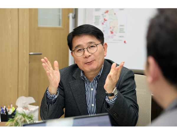 최정록 농림축산검역본부장이 본지와 특별인터뷰를 진행하고 있는 모습.