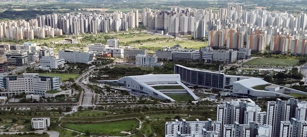충남도청사 전경.