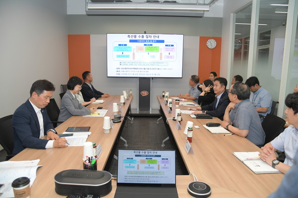 식품의약품안전처는 지난 17일 (주)하림에서 K-축산물 수출 활성화 간담회를 가졌다. [식약처 제공]