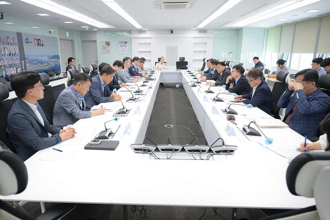 14일 세종시청 집현실에서 열린 간부회의