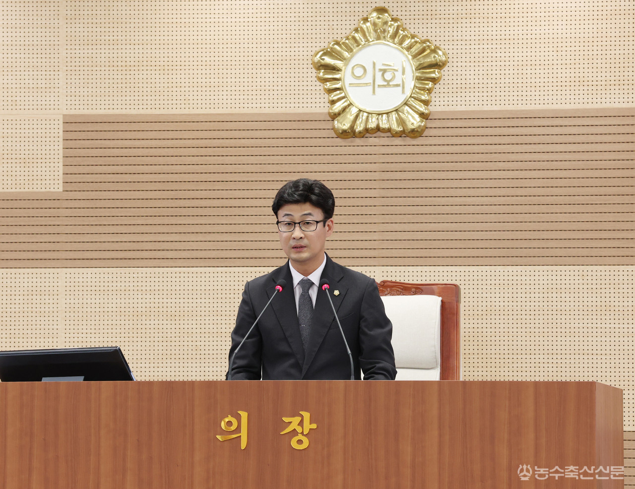 안정근 아산시의회 의장이 14일 제266회 임시회 제1차 본회의에서 개회사를 하고 있다.
