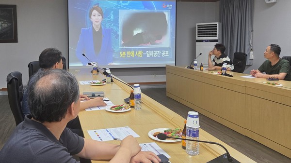 구리농수산물공사&nbsp;현장근무자들이 밀폐공간 질식사고 예방 교육을 받고 있다.[구리농수산물공사 제공]