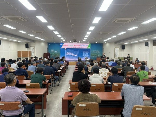 중문농협 출하농가 대상 고품질 감귤 생산기술 교육하는 모습