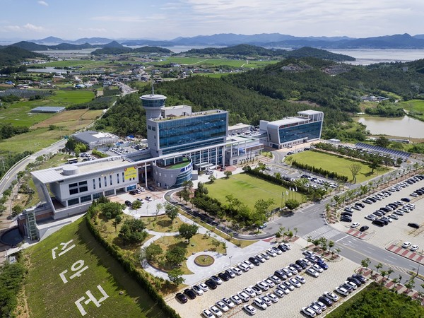 신안군청사 전경