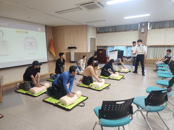 계절근로자 안전교육 실시하는 모습