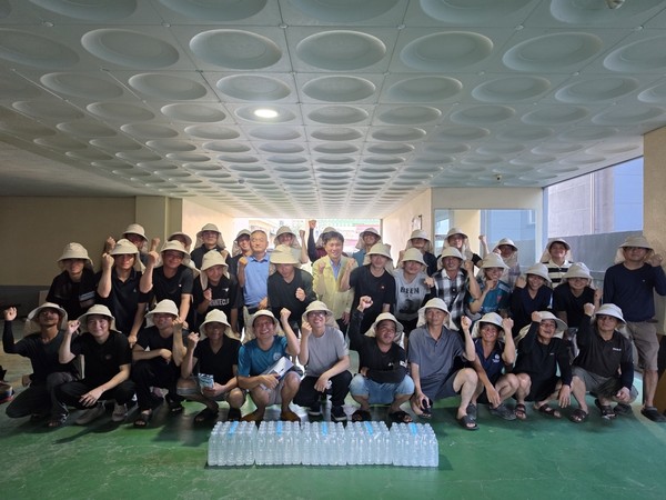 순천시 외국인 계절근로자 단체촬영 모습