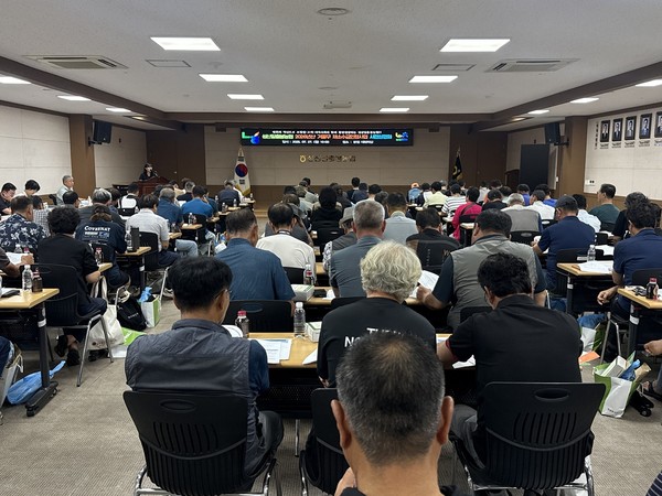 성산일출봉농협, 겨울무 파종 앞두고 수급 안정·재배기술 교육하는 모습