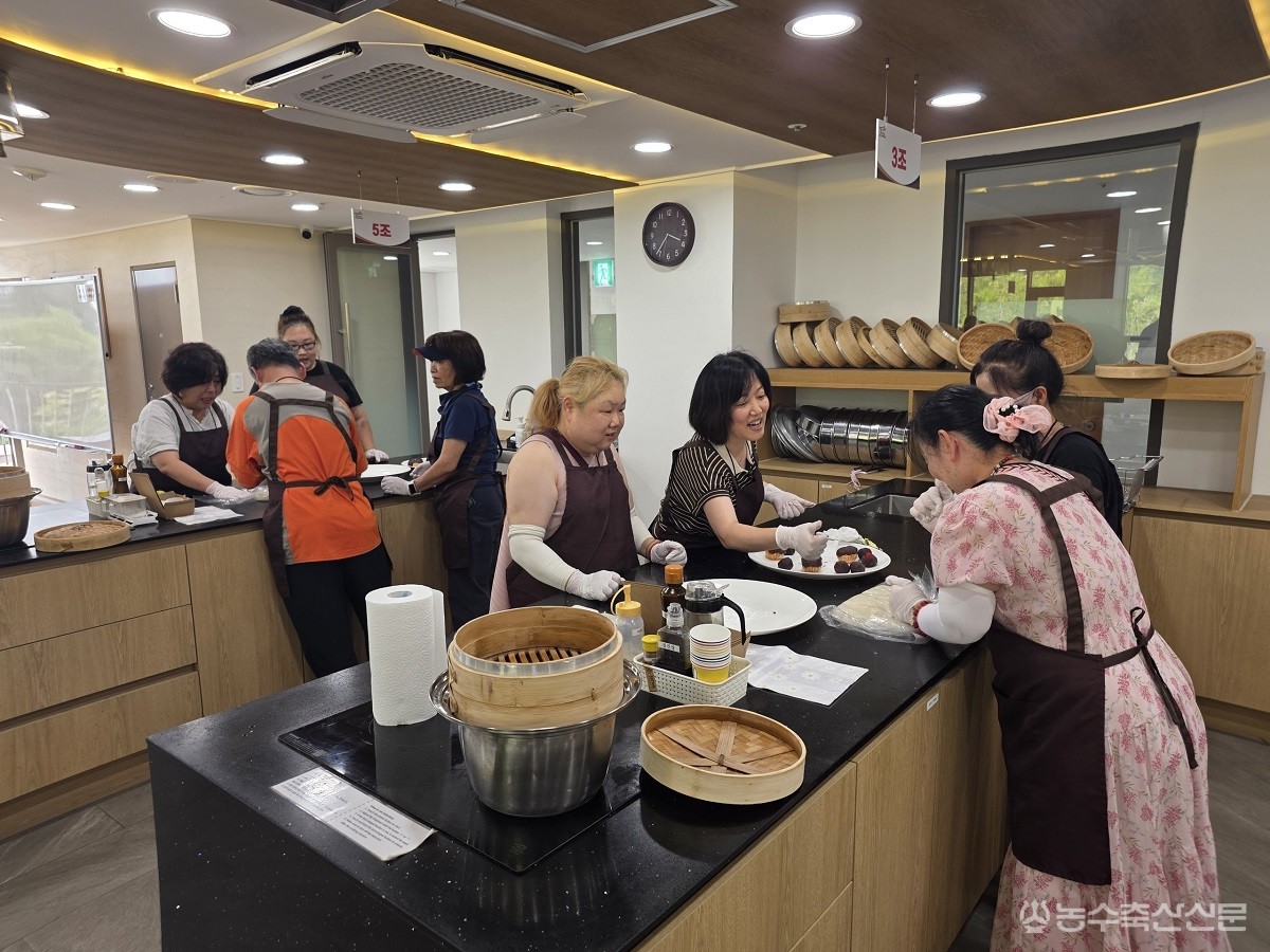세종시와 세종시문화관광재단이 장애인과 기관 관계자 등이 참여한 가운데 무장애 관광 팸투어를 운영하고 있다.