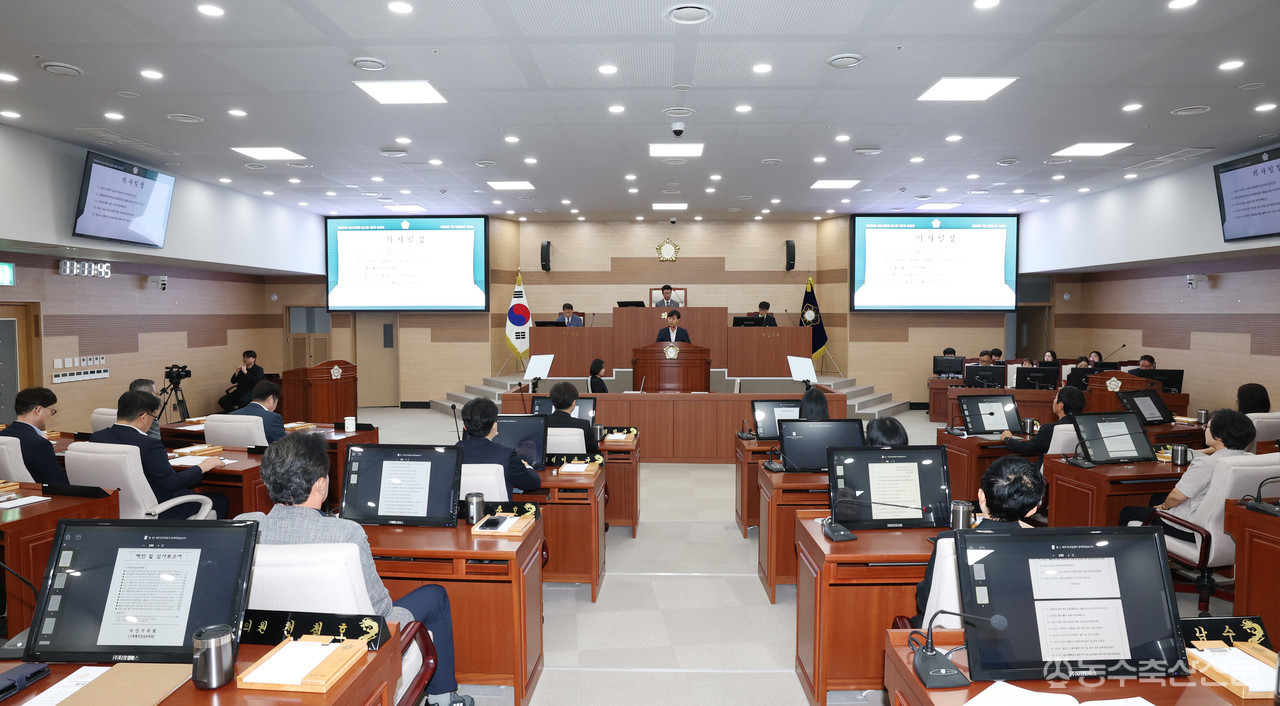 아산시의회가 29일 제266회 임시회 제2차 본회의를 열고 조례안과 제1회 추가경정예산안 등 주요 안건을 처리했다