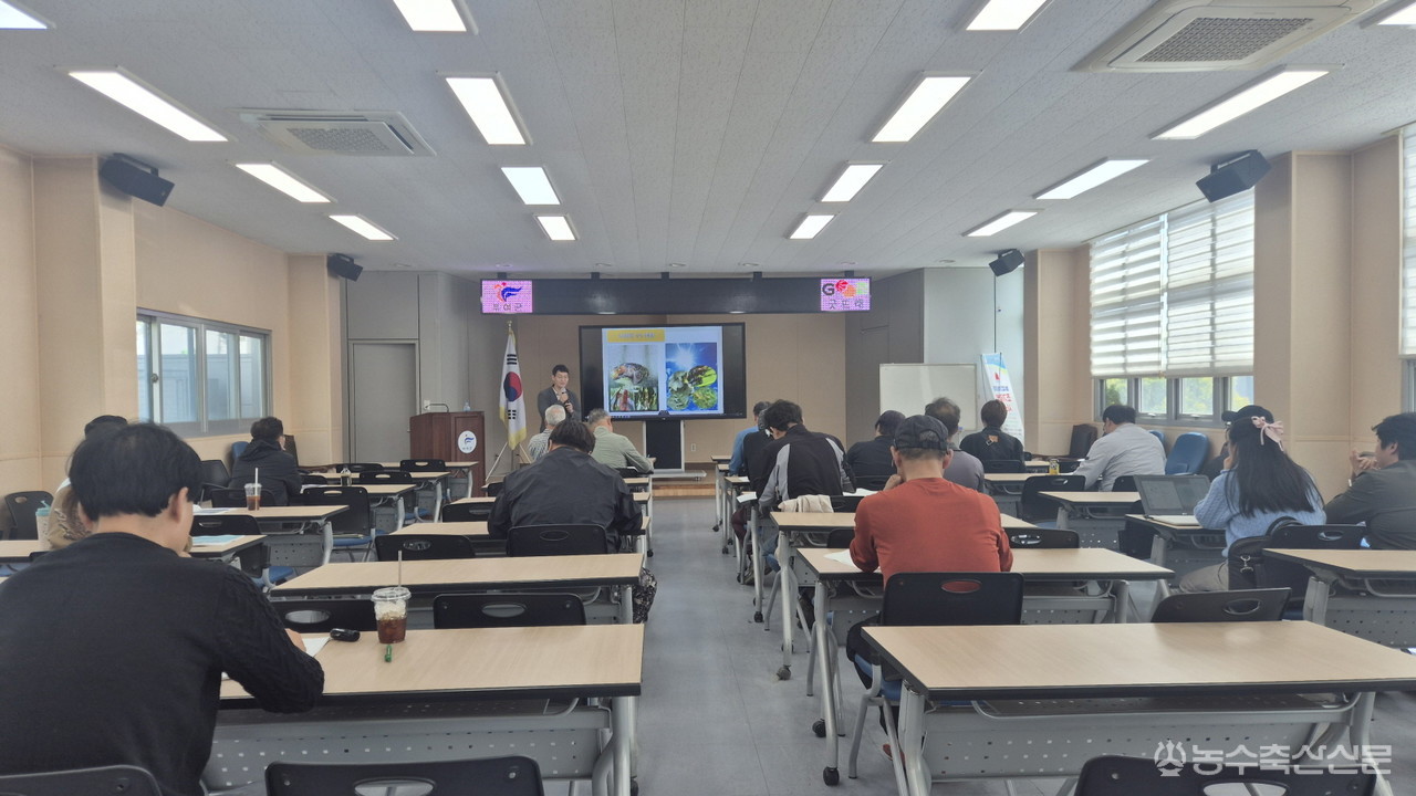부여군농업기술센터가 귀농·귀촌인과 청년농업인을 대상으로 신규 농업인 기초영농 기술교육을 운영한다.
