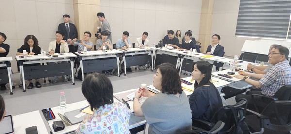 한국농어촌공사는 지난 7일 충남 서산시 대산읍 대호호 수상태양광 현장에서 기자간담회를 개최했다.