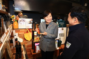 송미령 농식품부 장관 "국산 콩제품 홍보·비축 콩 추가 할인 검토할 것... - 뉴스 썸네일 이미지